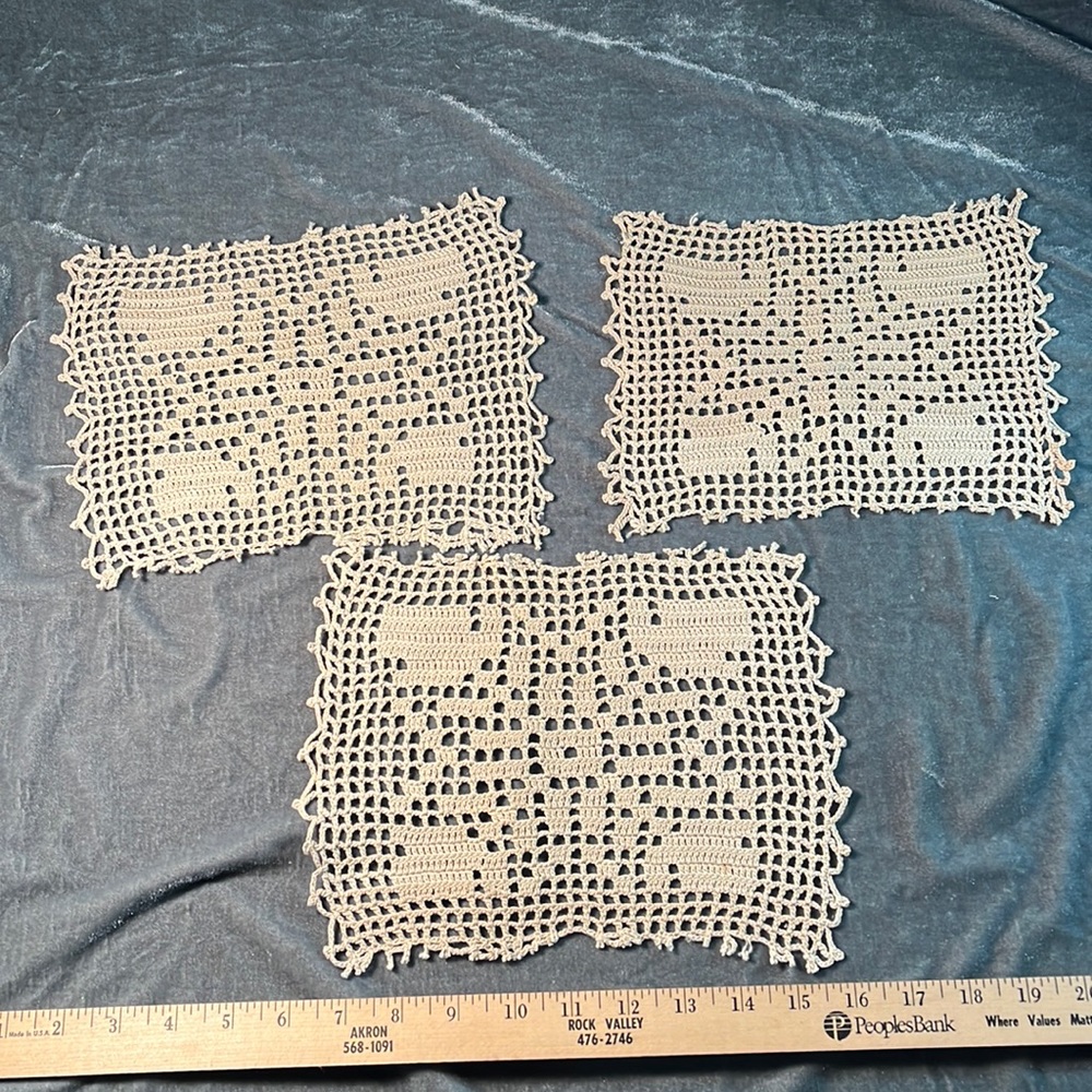 Set of vintage doilies